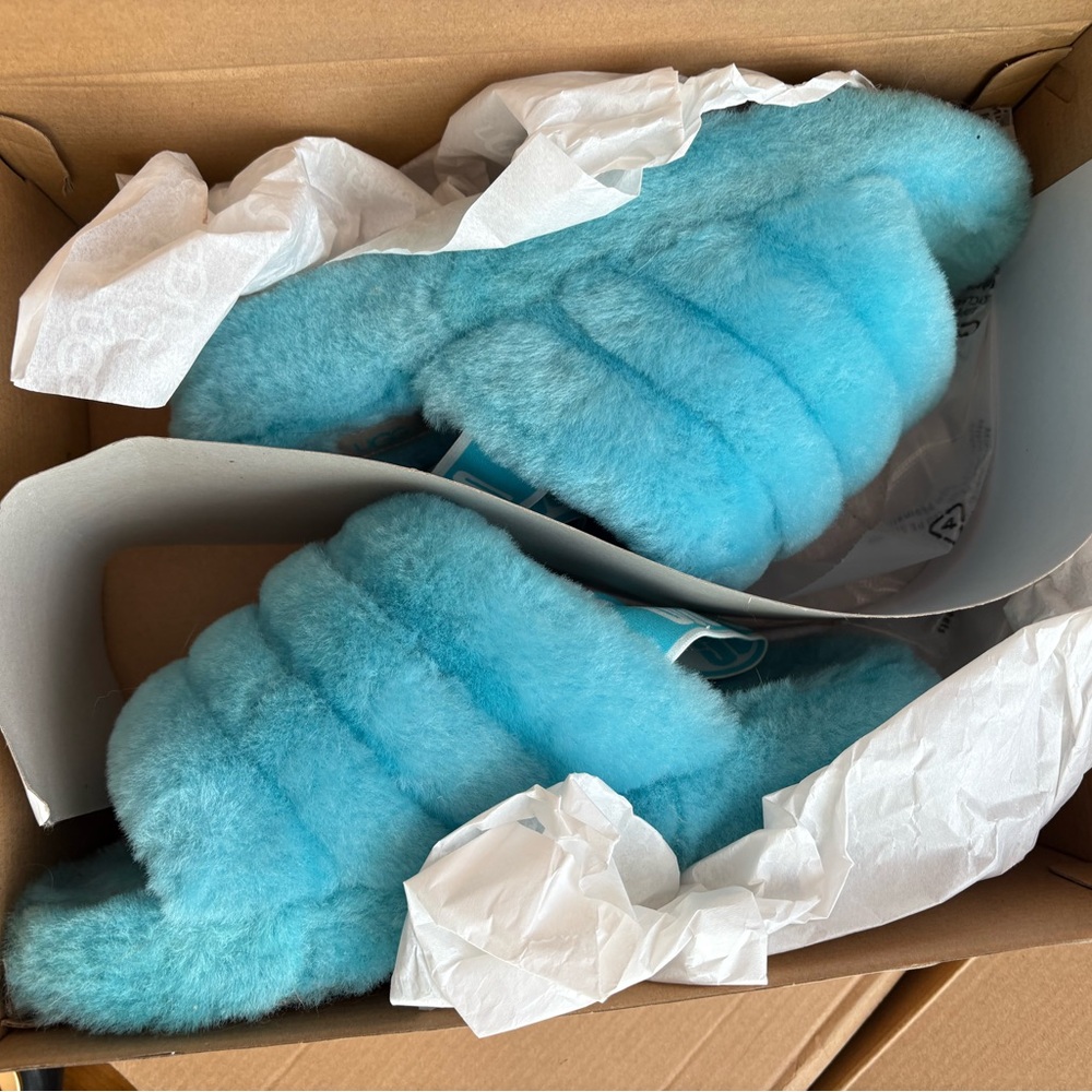 UGG W OH YEAH Teal Boxed Slippers Label - Purple Accent